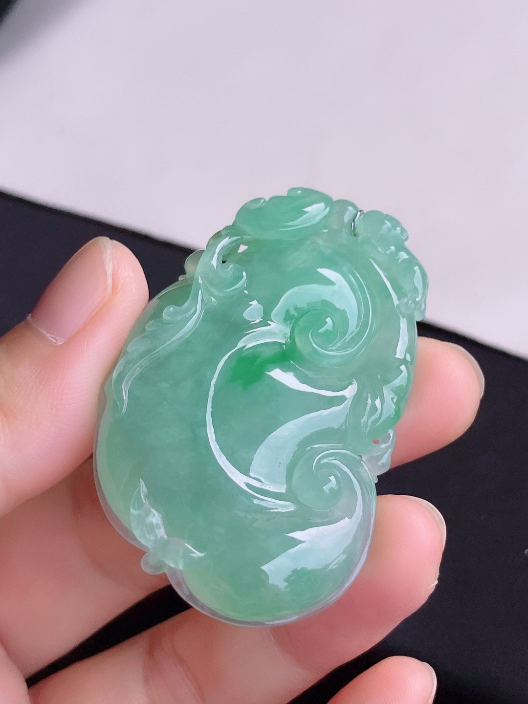 ️，冰飘绿大如意，晶莹剔透，花色清爽，尺寸53.5/34.6/7.6/自然光实拍