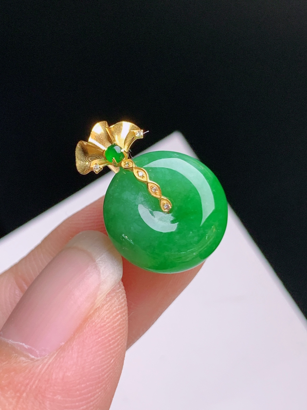 ️ 阳绿平安扣吊坠，浓郁正阳，银杏扣头，大气耐看 裸石13.2-5.5 整体18.5 42