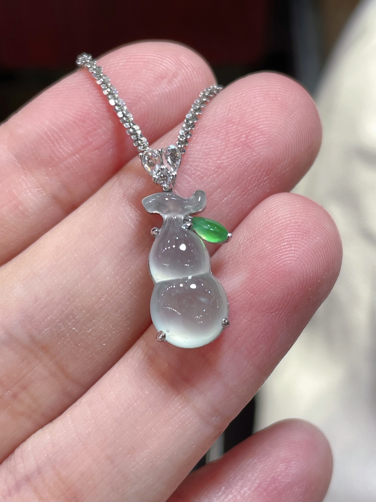 ️翡翠冰种葫芦吊坠，起荧光，种水好好，裸石很饱满，专挑好品相，18k镶嵌，15.8-7.8-4