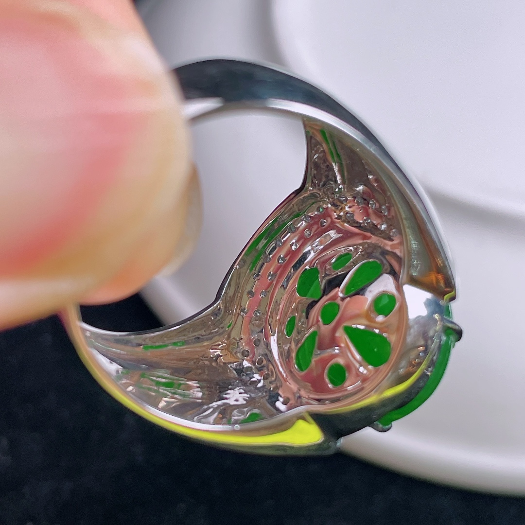 ️冰绿戒指，18k镶嵌，老种起光，细底通透，尺寸：裸石15/13.2/5mm0917