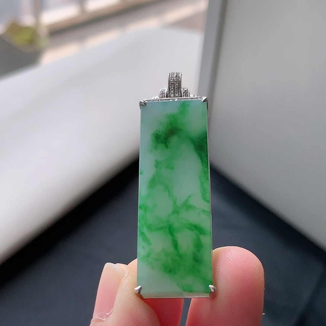 ️ 冰飘绿无事牌吊坠，品相好 冰润起胶感 色泽鲜甜 佩戴优雅迷人 货号18915，47.4-14.