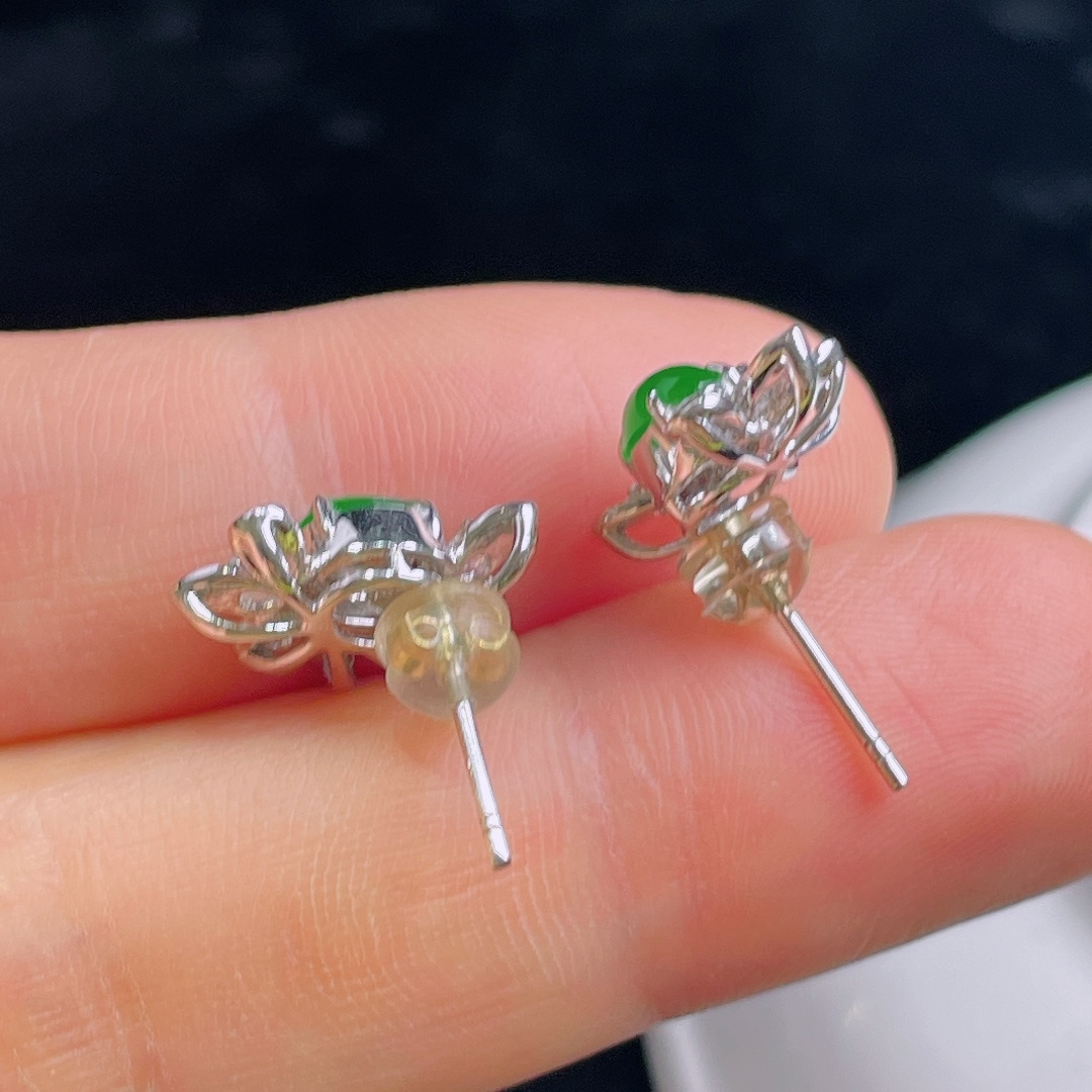 ️冰绿耳钉，18k镶嵌，老种起光，细底通透，尺寸：裸石6.3/4.7/2.3mm0917