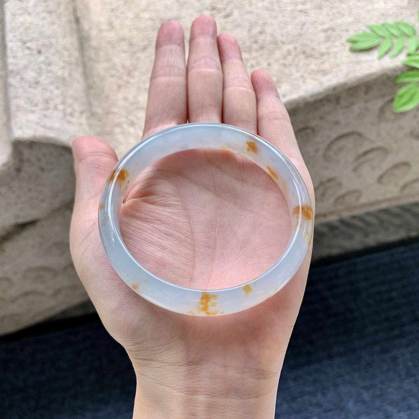 正圈56 57 圈口57.8/12.7/6.2 编码HJ090801 糯冰飘黄翡，水润，种老，细腻，