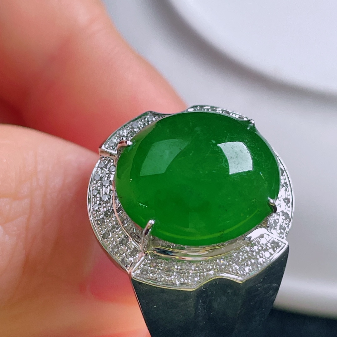 ️冰绿戒指，18k镶嵌，老种起光，细底通透，尺寸：裸石15/13.2/5mm0917