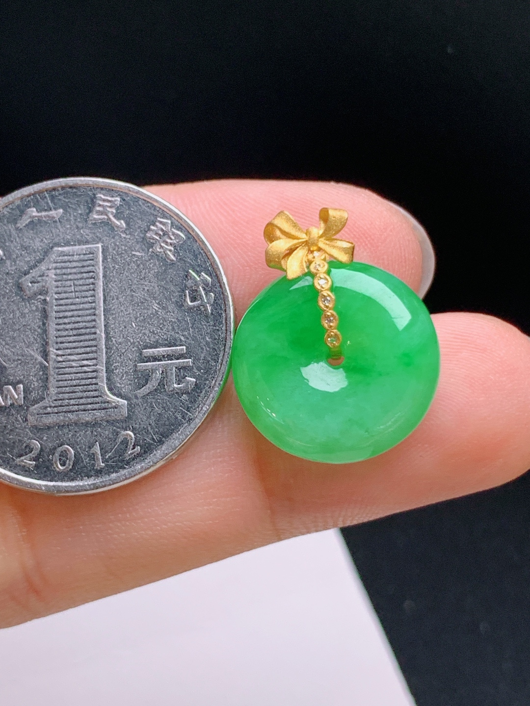 ️ 冰满绿平安扣吊坠，色艳饱满，金镶蝴蝶结，精致显贵 裸石15.5-5.5 整体19.6 42