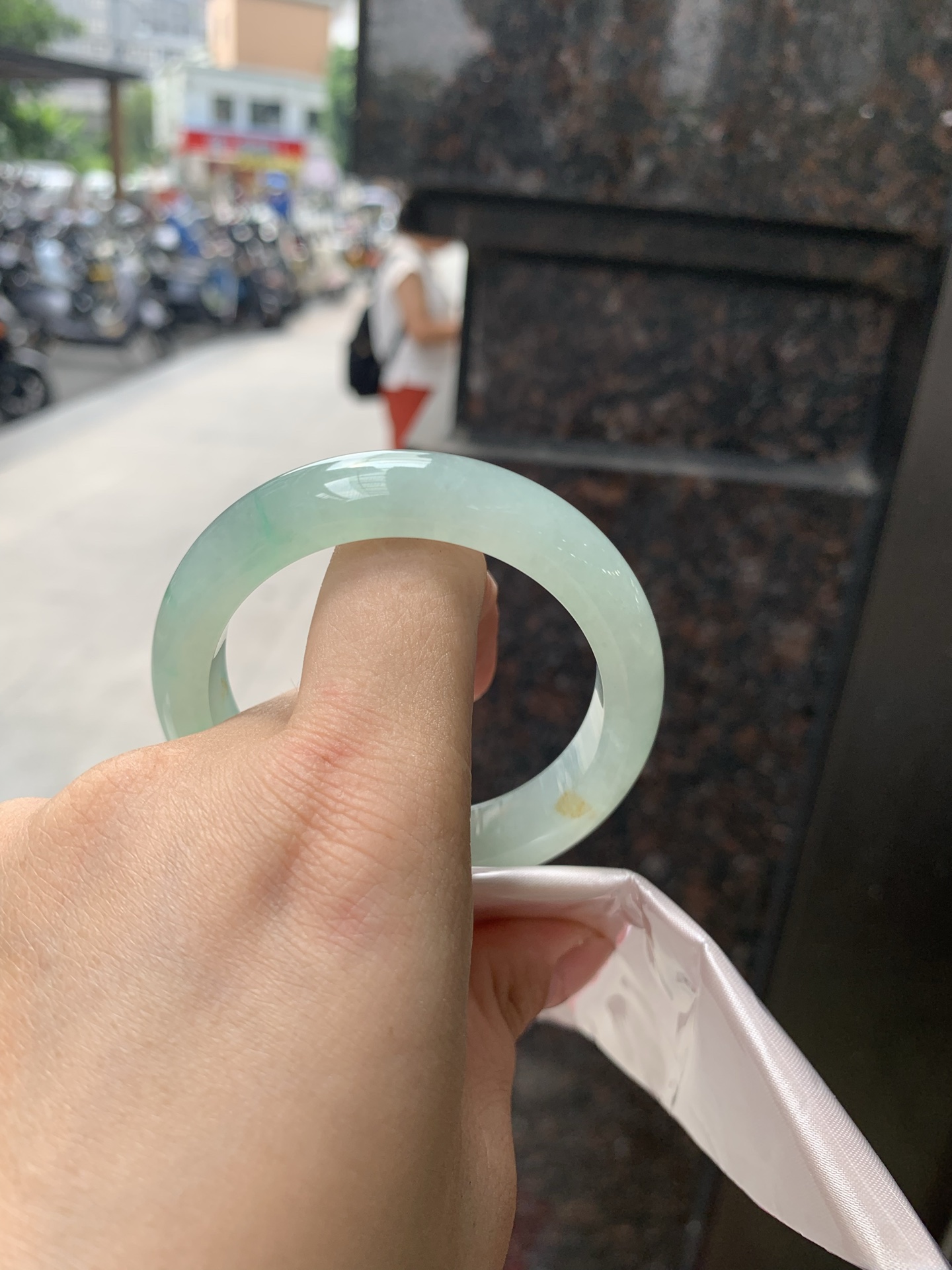 黄加绿正圈 50.9-12.2-8.3 0918-N1601 无裂，打灯一丝棉线，不影响