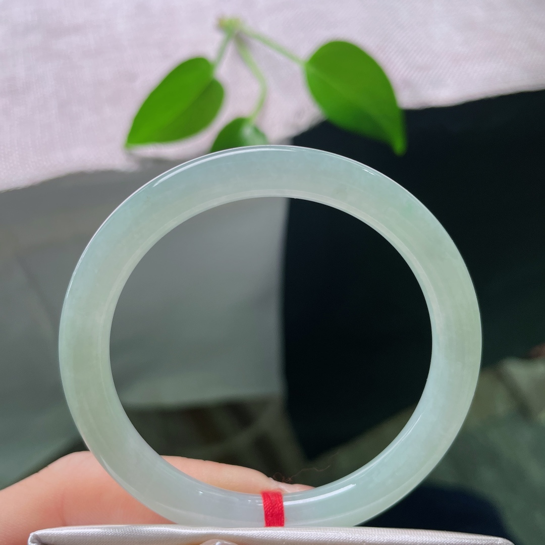 50.9/7.4，绿底圆条，无裂，底色均匀顺滑，没有杂色，简约大气，日常百搭。ss58814a