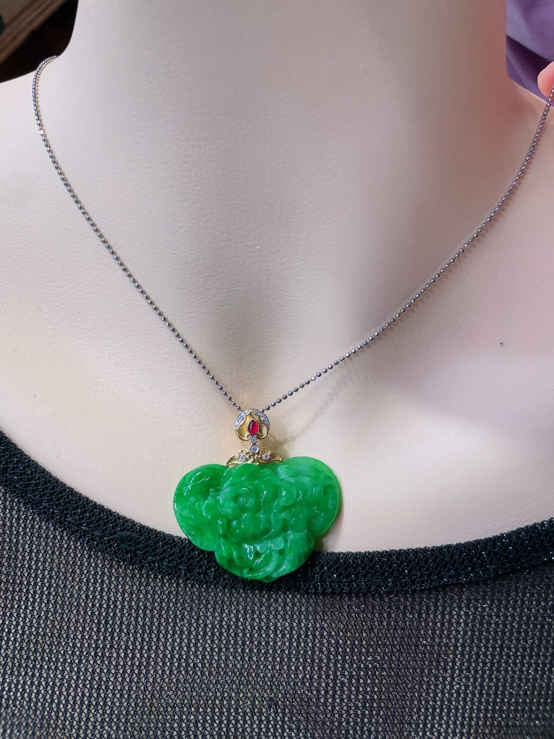 ️冰种绿花吊坠，晶莹剔透，新颖时尚，无裂，26-37