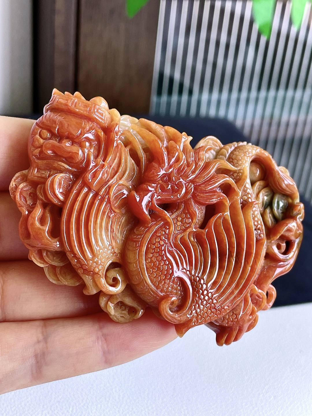 【裸石】冰红翡飞龙在天貔貅手把件 【说明】缅甸 无裂 性比高 超厚 【尺寸】81.6-58.5-16.6 【重量】137克