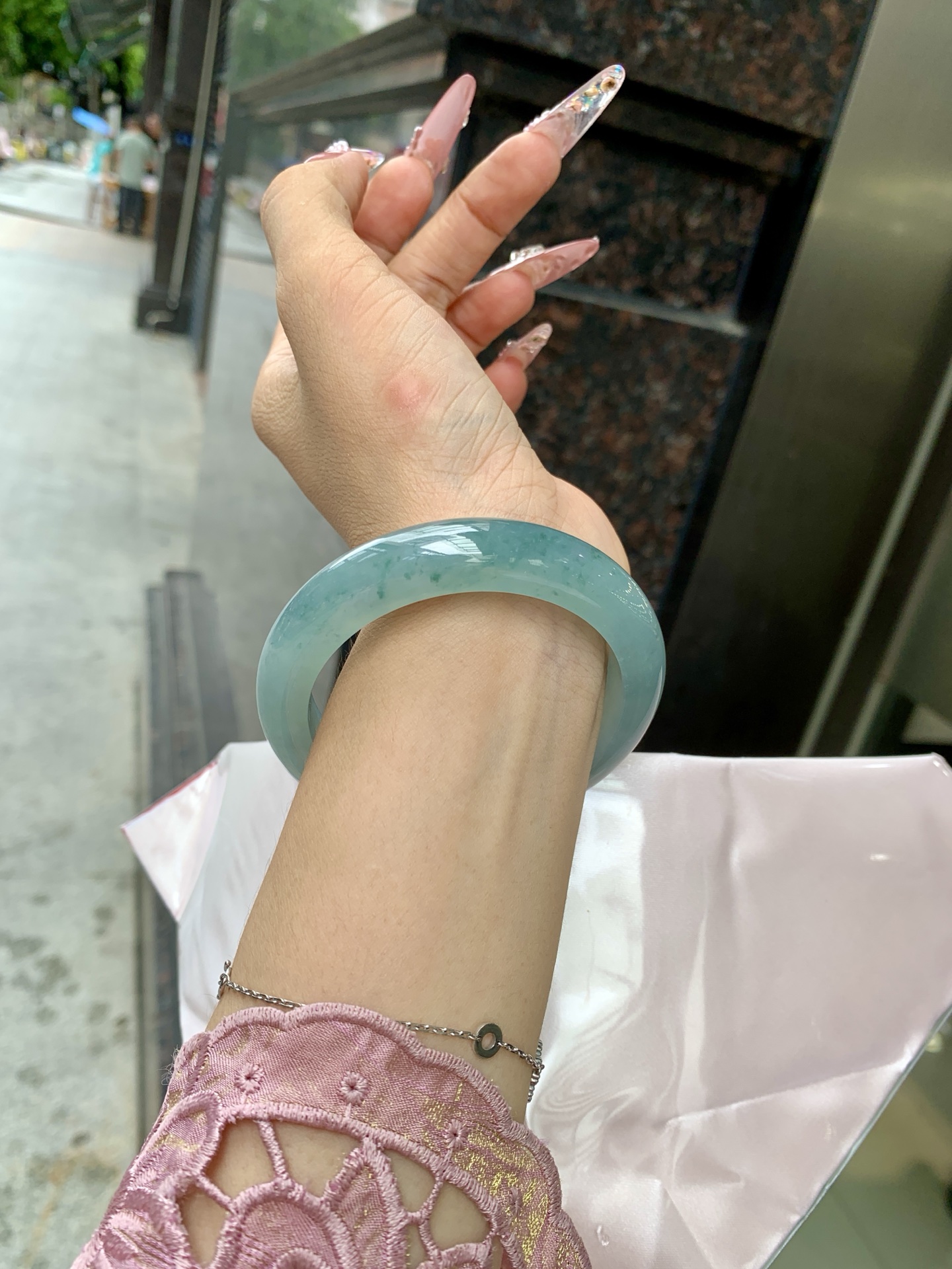 蓝底飘花正圈 56.4-8.6-12.5 0618-111-37 无裂，底妆细腻，清爽耐看的蓝底，满圈飘花韵味十足
