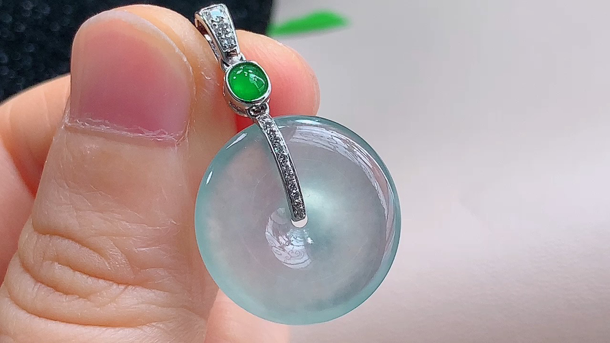 ️ 18K金伴钻平安扣，无裂，尺寸30.4/18.4-3.8mm，包A附证书