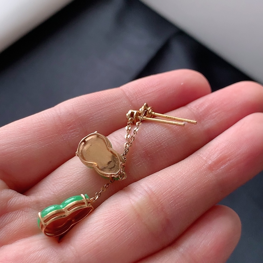 ️ 冰种阳绿葫芦耳坠 翠色鲜阳 水润起光 种色俱佳 佩戴优雅气质 货号27917，11.8-7.8-2.4