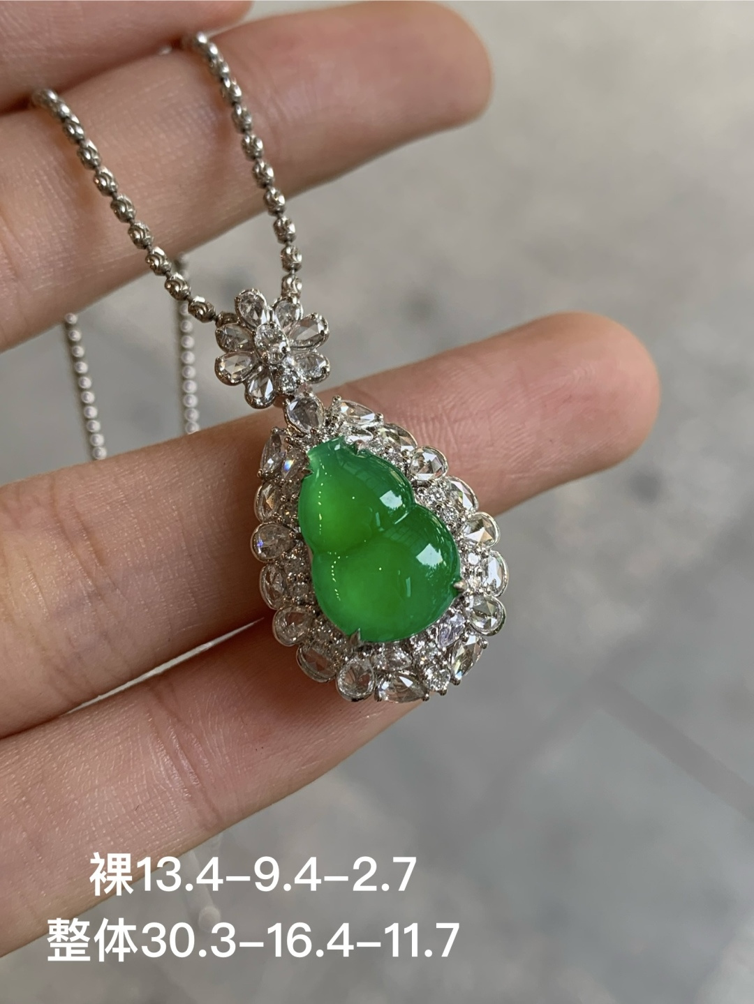 ️阳绿葫芦吊坠，无裂 18k金镶嵌，13.4-9.4-2.7