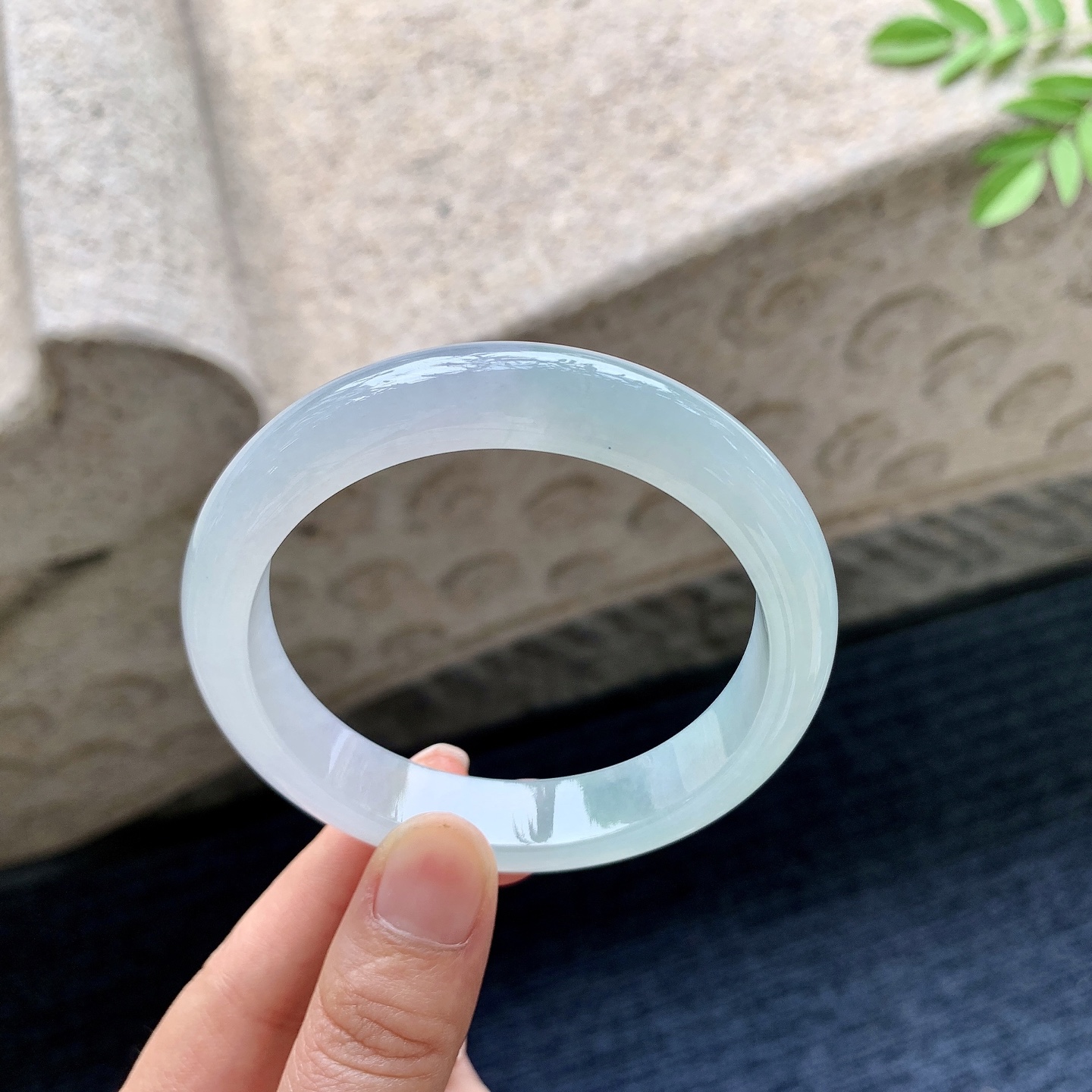 正圈56 57 圈口57/12/8 编码C5091912 冰糯淡春带彩，水润，种老，细腻，打灯有棉线