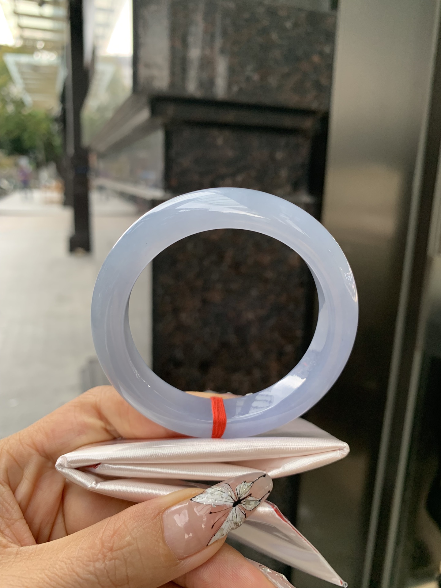 正圈 55-9.2-11.8 0404-N357 打灯棉线，底妆水润，满圈吸睛抢眼，浪漫迷人，仙气飘飘，优雅高贵显气质，感满满，满满底色均匀不失色，不同光线不一样视觉感受