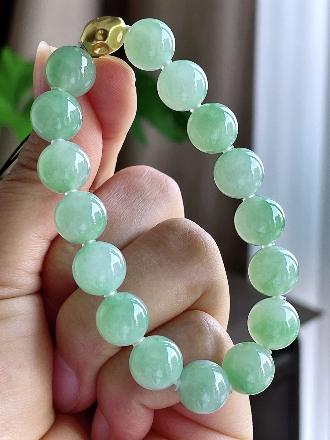 【珠子】冰晴绿手串圆珠珠子手串 【说明】缅甸 性比高 【尺寸】10.2mm 【重量】31.6克