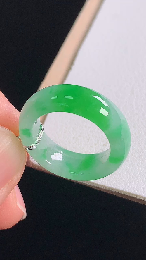 冰绿指环，无裂，尺寸:圈口9/15.3-6.3-3.4mm 14