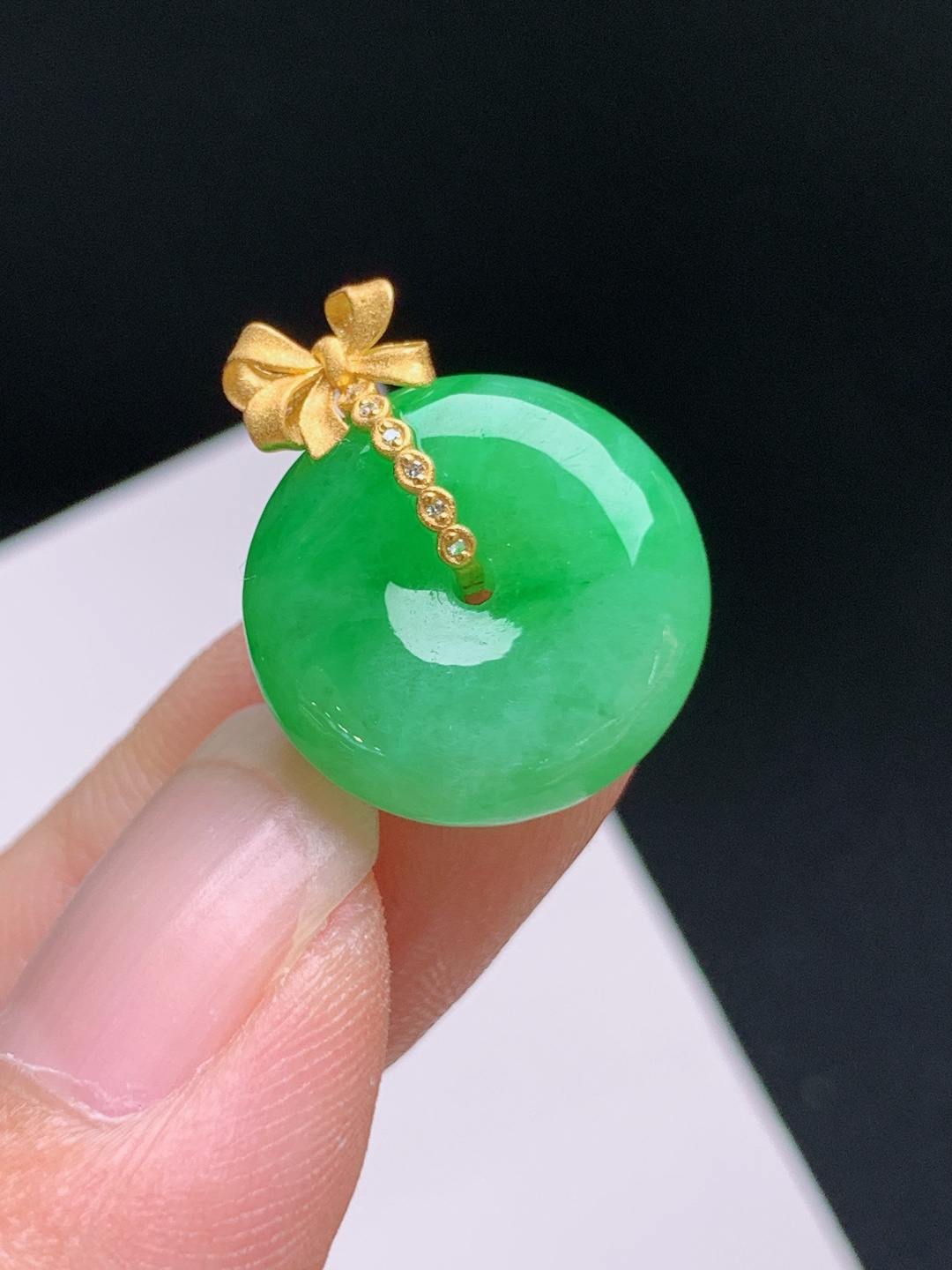 ️ 冰满绿平安扣吊坠，色艳饱满，金镶蝴蝶结，精致显贵 裸石15.5-5.5 整体19.6 42