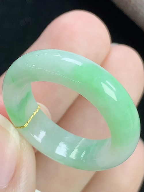 飘绿戒指，无裂，内径尺寸18.2-6.0-3.8mm，17号手寸，j18lsk