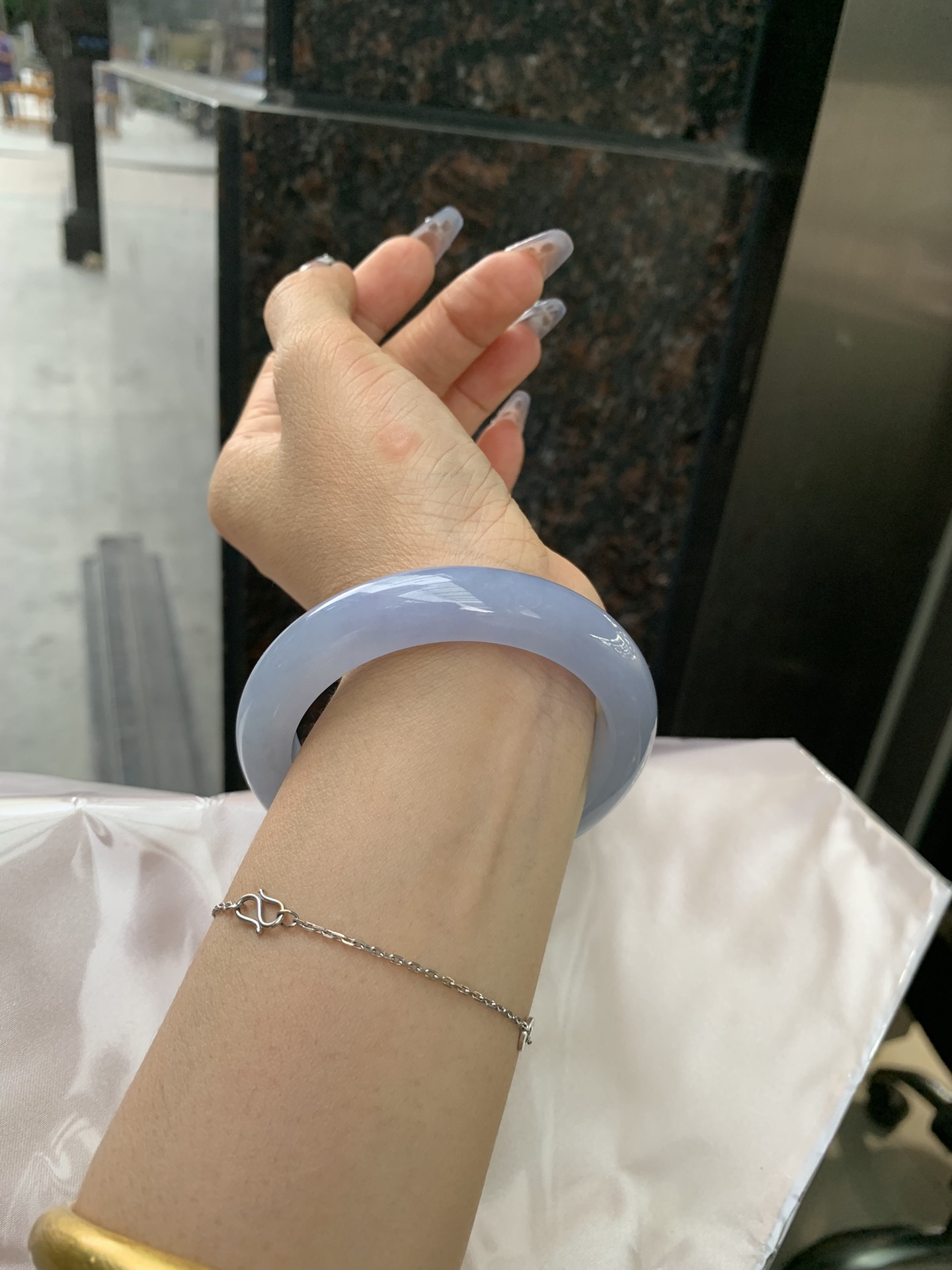 正圈 55-9.2-11.8 0404-N357 打灯棉线，底妆水润，满圈吸睛抢眼，浪漫迷人，仙气飘飘，优雅高贵显气质，感满满，满满底色均匀不失色，不同光线不一样视觉感受
