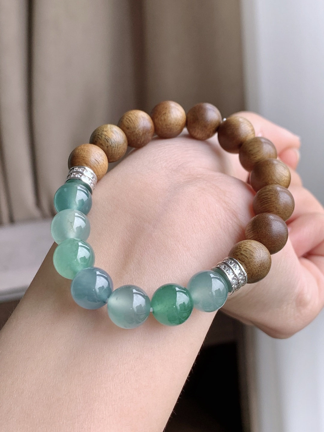 【珠子】冰晴绿手串圆珠子手串木珠手串 【说明】 性比高 老蓝水 【尺寸】9.8mm 【重量】17.