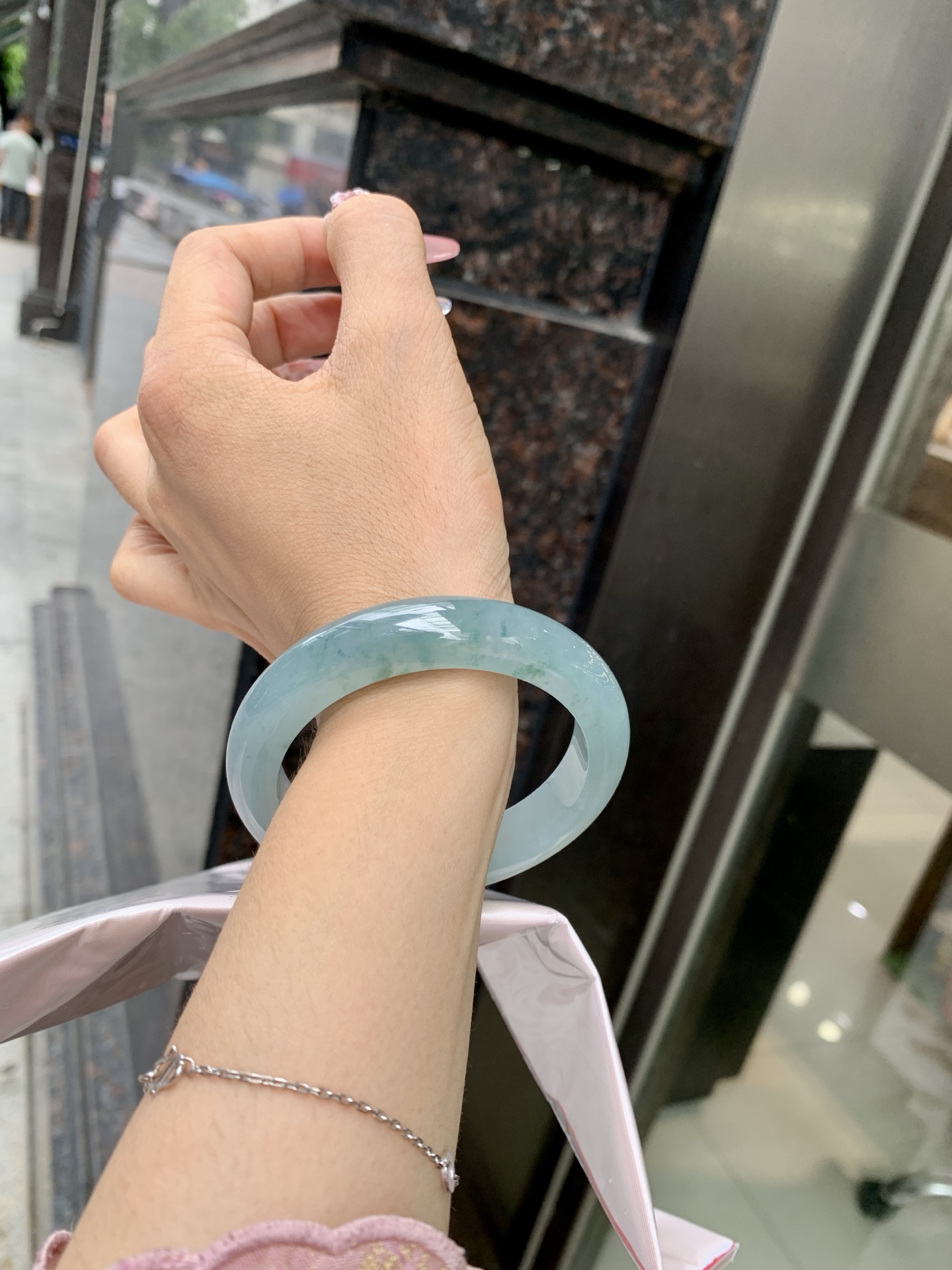 蓝底飘花正圈 56.4-8.6-12.5 0618-111-37 无裂，底妆细腻，清爽耐看的蓝底，满圈飘花韵味十足