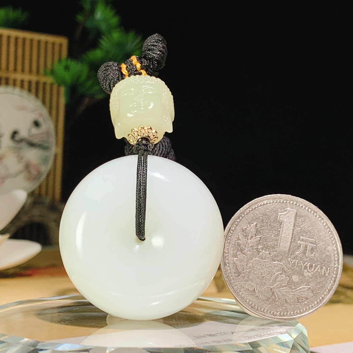 新疆和田玉羊脂白平安扣挂件！尺寸32/15重36克 玉质细腻油润。手推出油。佩戴高端典雅。lt260918