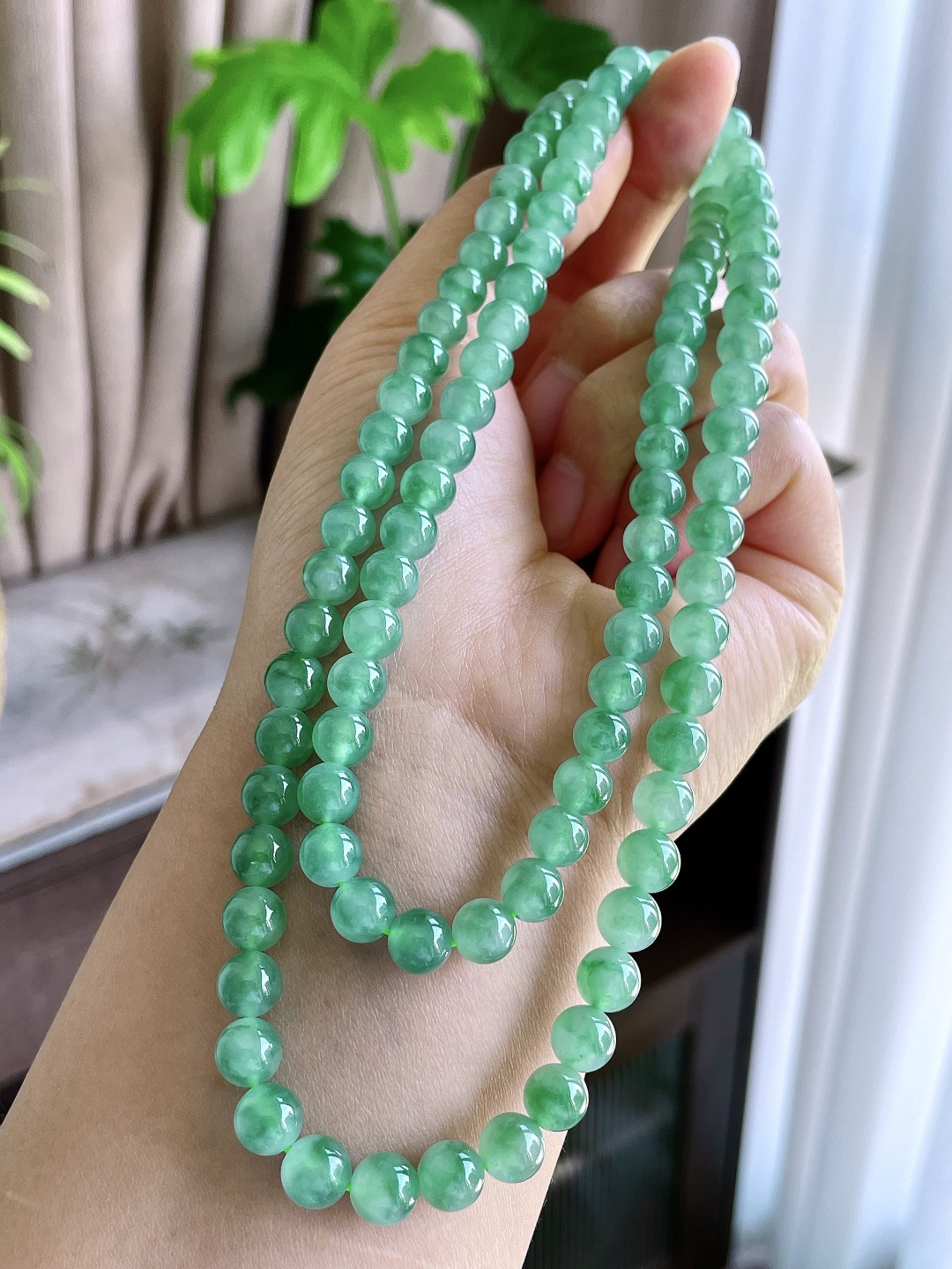 【珠子】冰晴绿珠链圆珠珠子珠链 【说明】缅甸 性比高 【尺寸】7mm 36cm 【重量】69.2克