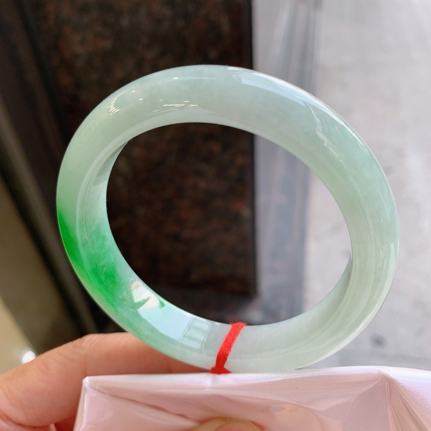 正圈飘绿 微细纹 尺寸：57/11.6/8.8 色辣