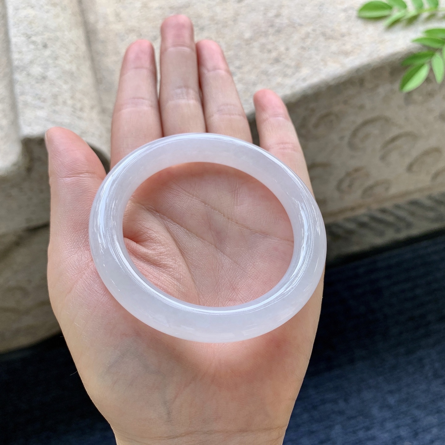 圆条50 51 圈口51.6/9.5/9.2 编码C5091911 细糯底色，水润，种老，细腻，打灯有棉线