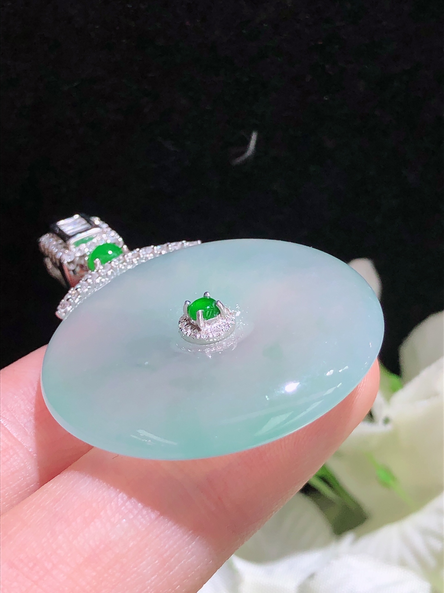 ️18k金镶 冰绿平安扣吊坠 无裂 水润色艳 品相佳 配送银链 苹果拍摄，实物更好看，30.5-30.5-6.3