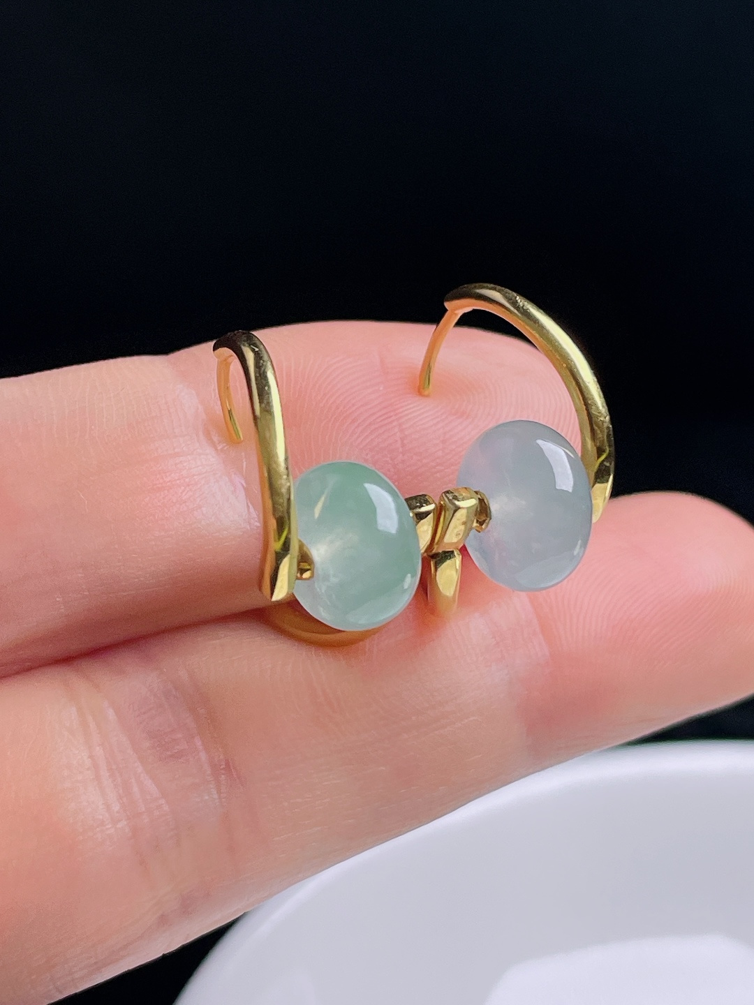 ️扳指耳包，18k镶嵌，老种起光，细底通透，尺寸：裸石9.6/6.2mm0918