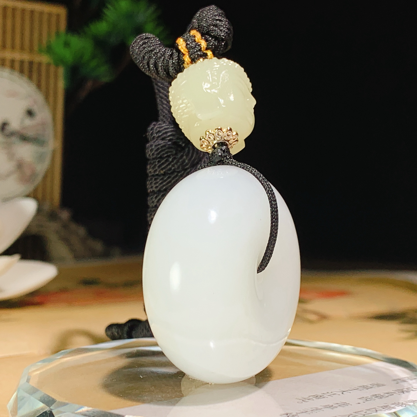 新疆和田玉羊脂白平安扣挂件！尺寸32/15重36克 玉质细腻油润。手推出油。佩戴高端典雅。lt260918