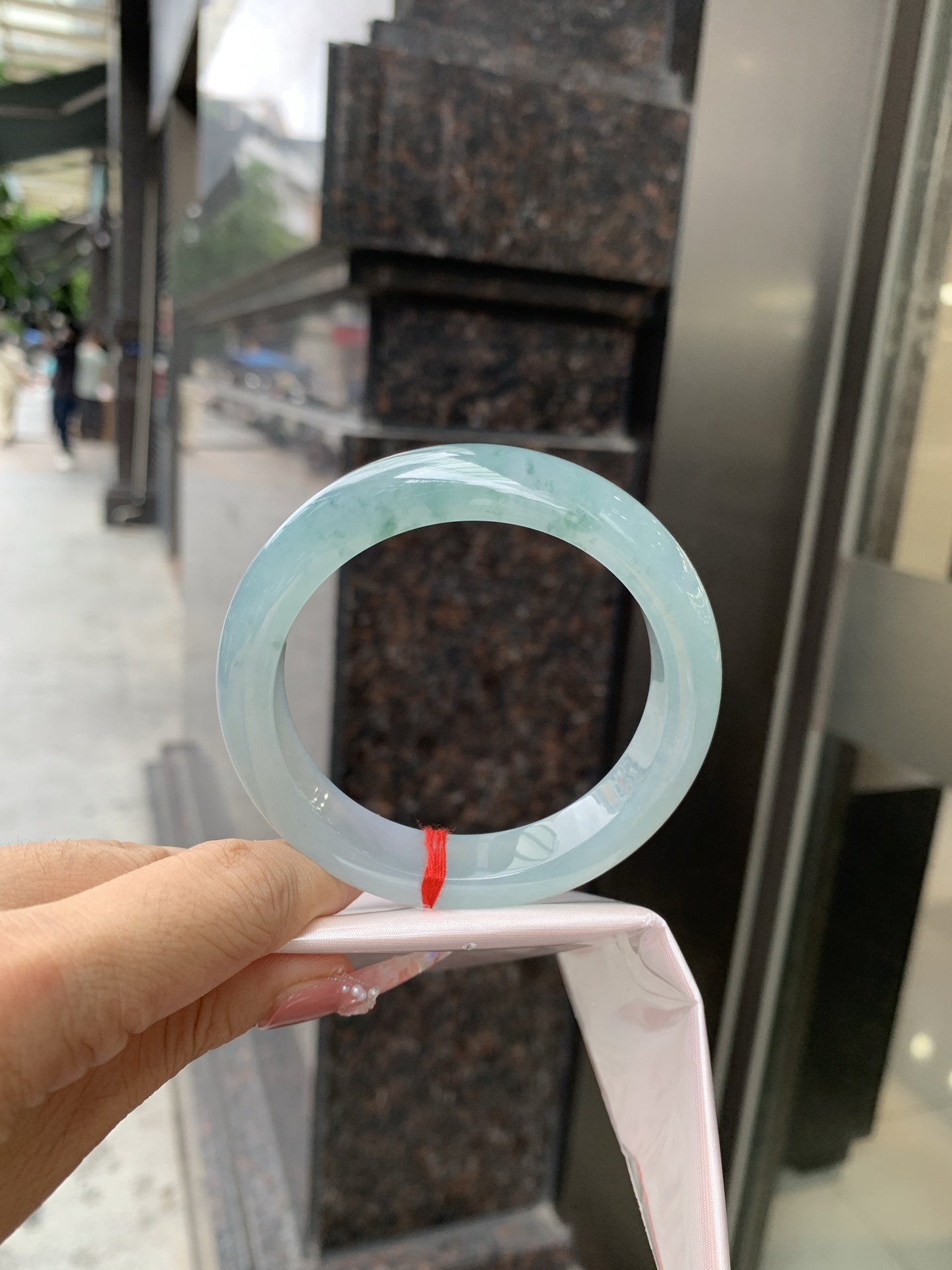 蓝底飘花正圈 56.4-8.6-12.5 0618-111-37 无裂，底妆细腻，清爽耐看的蓝底，满圈飘花韵味十足
