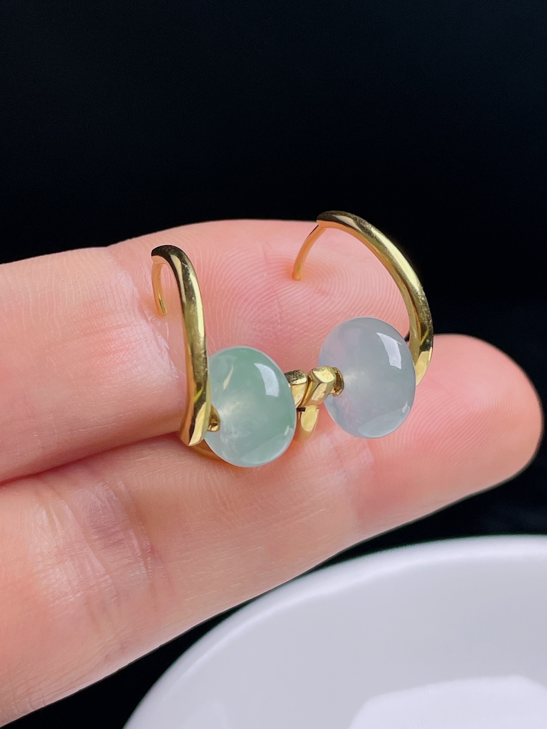 ️扳指耳包，18k镶嵌，老种起光，细底通透，尺寸：裸石9.6/6.2mm0918