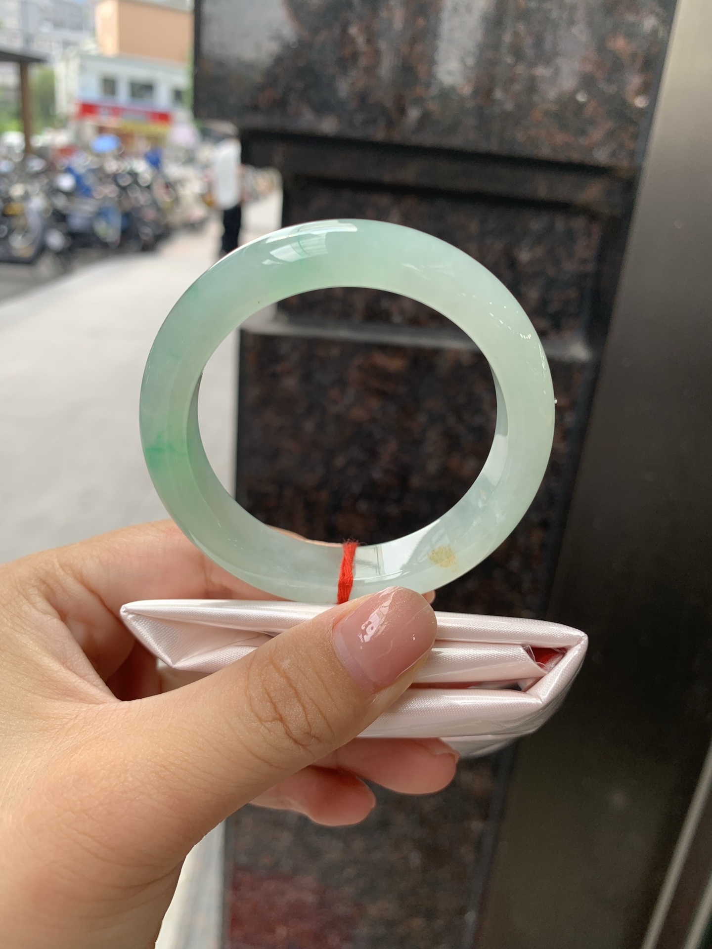 黄加绿正圈 50.9-12.2-8.3 0918-N1601 无裂，打灯一丝棉线，不影响