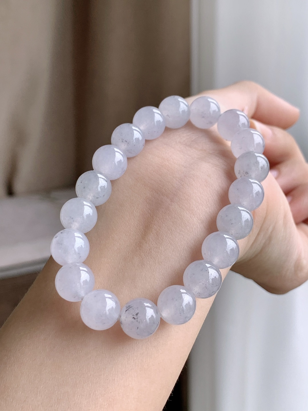 【珠子】冰飘乌鸡手串圆珠子手串 【说明】缅甸 性比高 【尺寸】9.8mm 【重量】32克