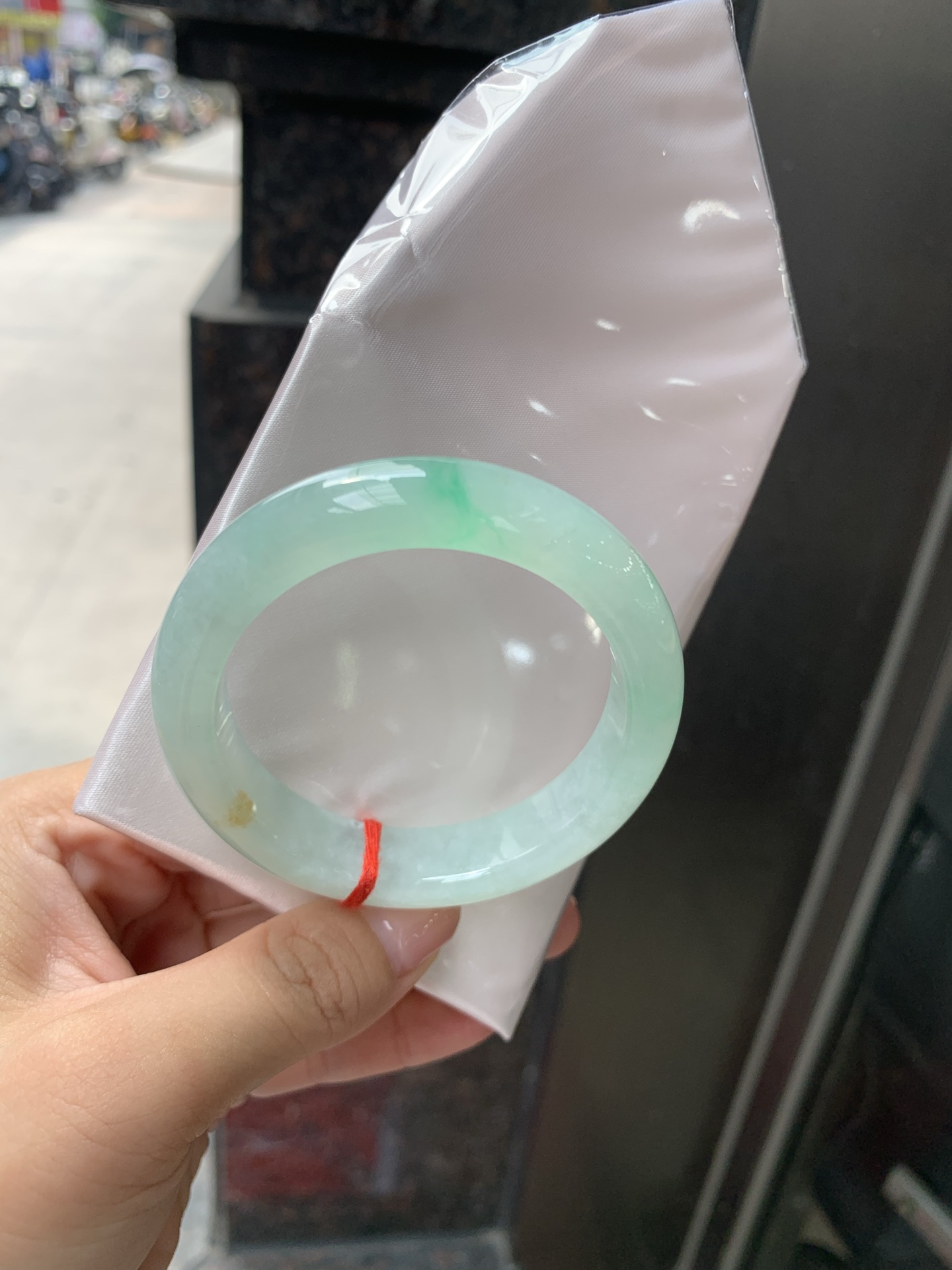 黄加绿正圈 50.9-12.2-8.3 0918-N1601 无裂，打灯一丝棉线，不影响