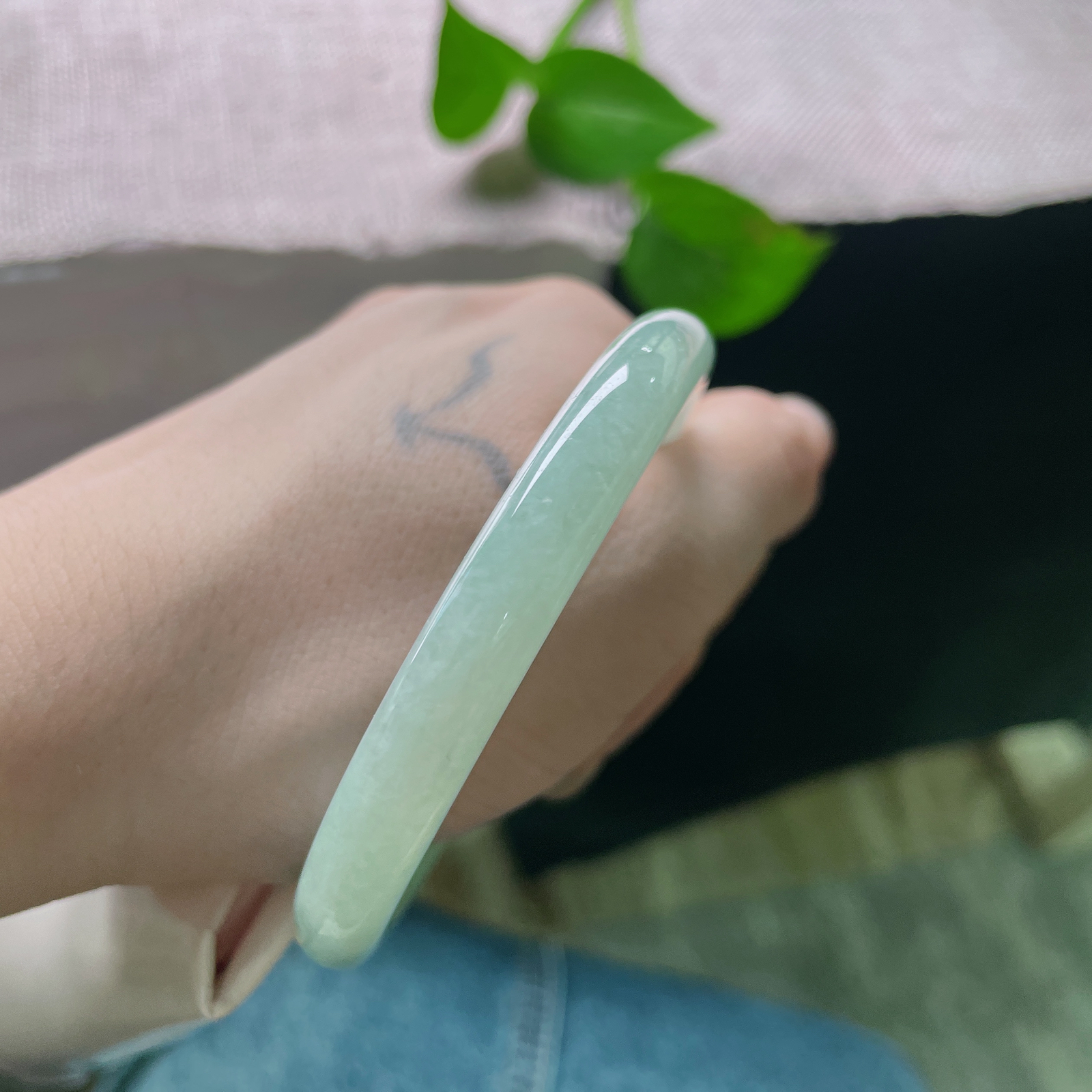 特惠活动，54.8/8.4，果绿底圆条，干净清爽，淡雅倾心，种老，不失甜美，皮纹。ss56639a