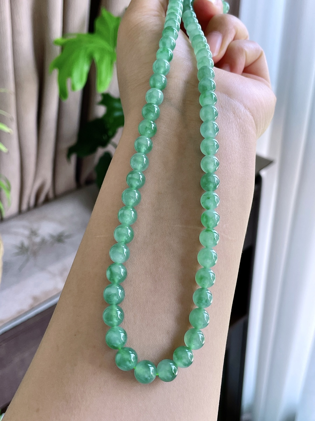 【珠子】冰晴绿珠链圆珠珠子珠链 【说明】缅甸 性比高 【尺寸】7mm 36cm 【重量】69.2克