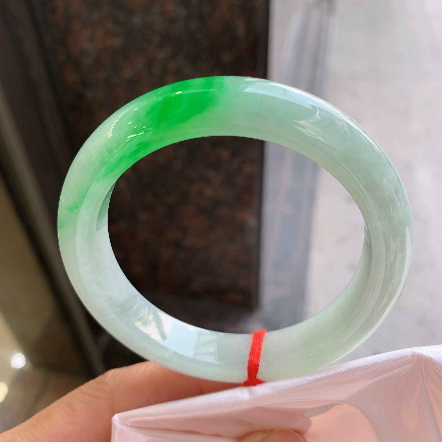 正圈飘绿 微细纹 尺寸：57/11.6/8.8 色辣