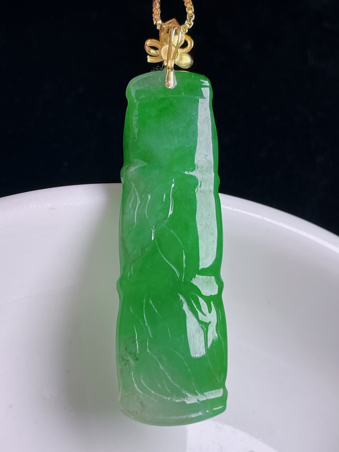 辣绿节节高升竹节，18k镶嵌，老种起光，细底通透，尺寸：47.6裸石40.4/13/6.4mm0918