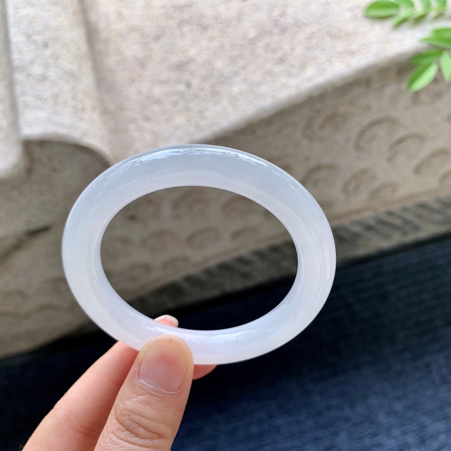 圆条50 51 圈口51.6/9.5/9.2 编码C5091911 细糯底色，水润，种老，细腻，打灯有棉线