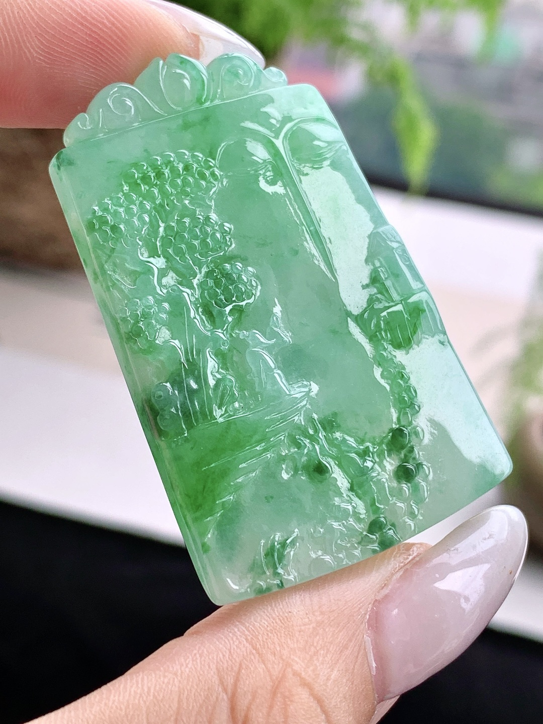 【裸石】️糯冰飘阳绿山水牌飘绿花大山水牌吊坠 【说明】缅甸 性比高 飘花 【尺寸】50.8-32.5-5 【重量】23.4克