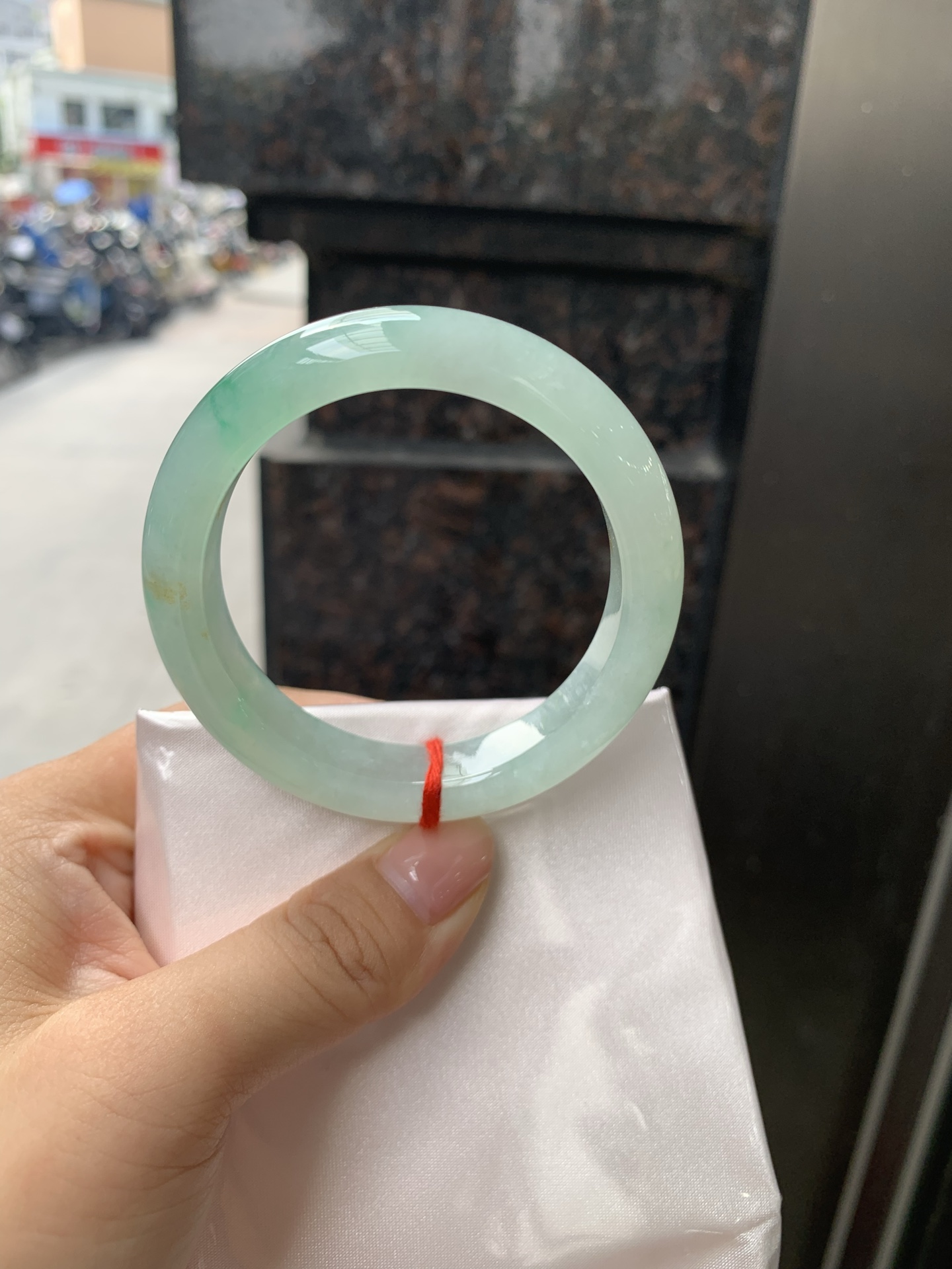 黄加绿正圈 50.9-12.2-8.3 0918-N1601 无裂，打灯一丝棉线，不影响