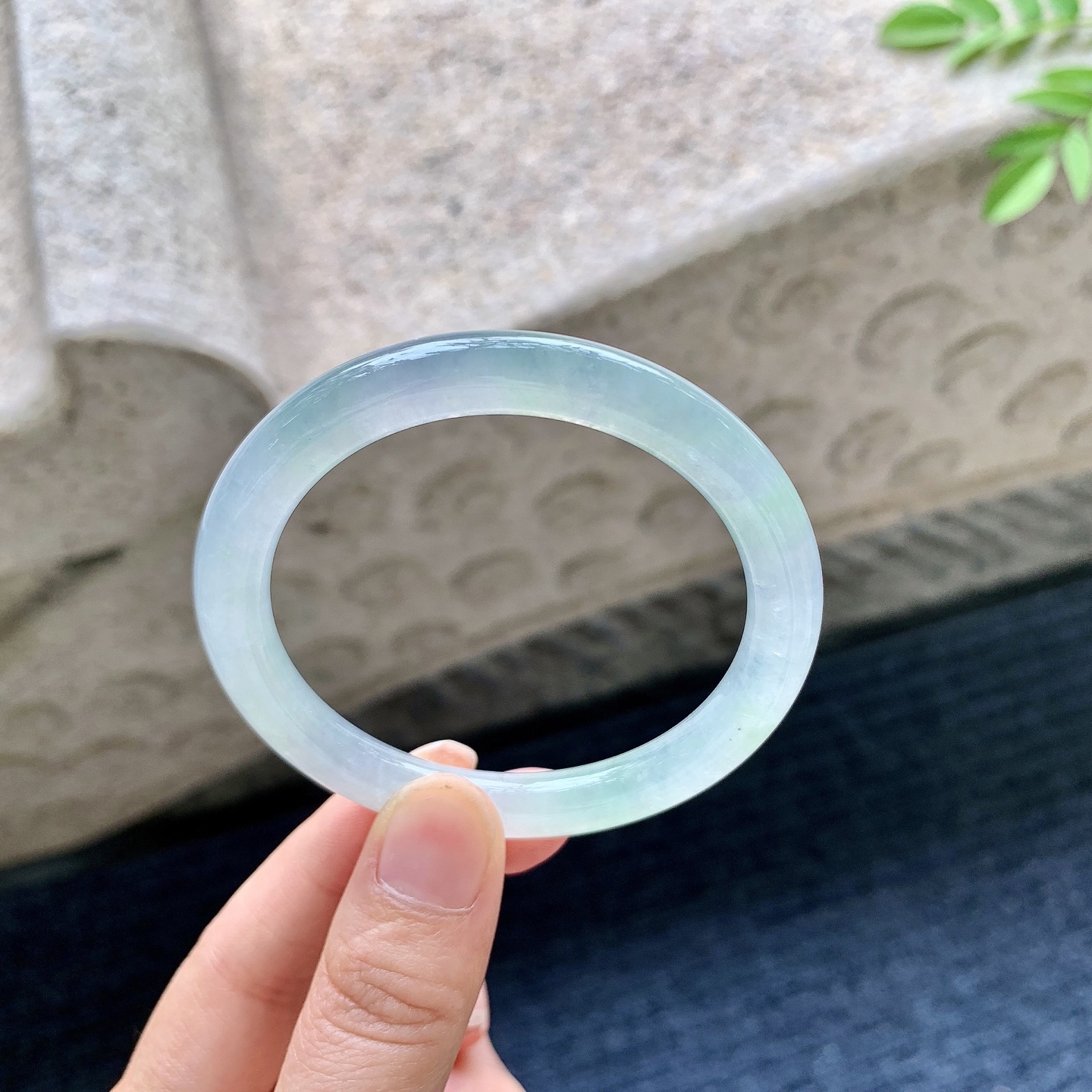 圆条51 52 圈口52.2/7.5/7.7 编码DZ091906 冰糯飘绿，水润，种老，细腻，无裂