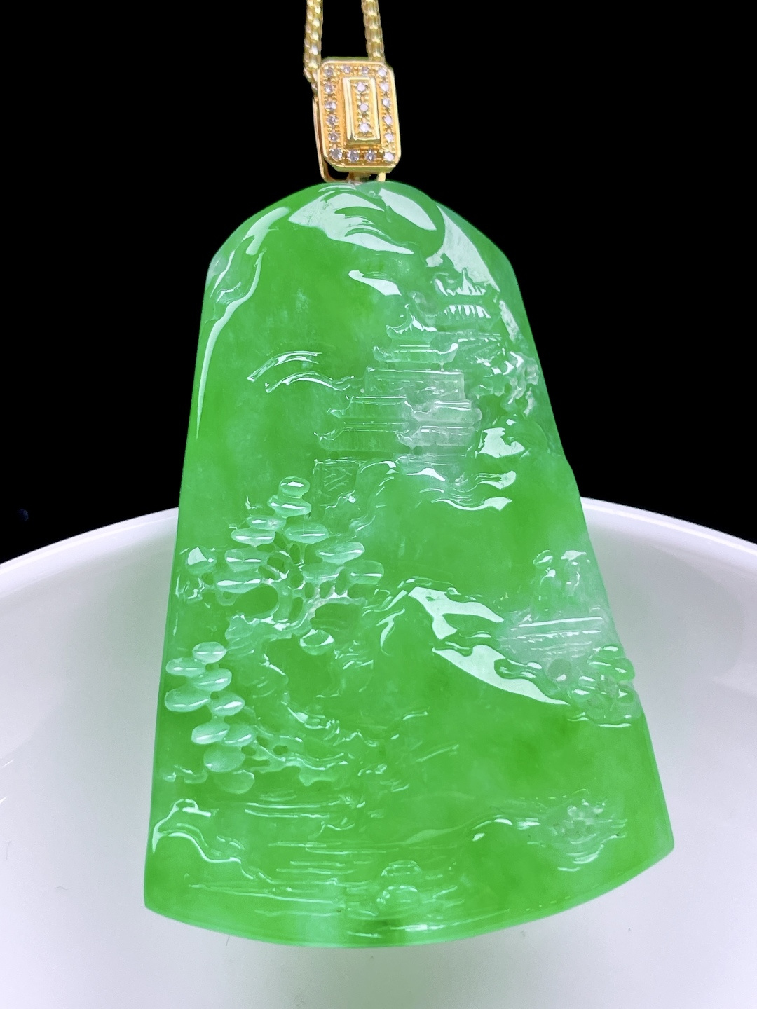 ️ 冰阳绿山水牌 色泽鲜艳，种老水润，18k金镶嵌 整体：56.3 裸石：48/32/5.9