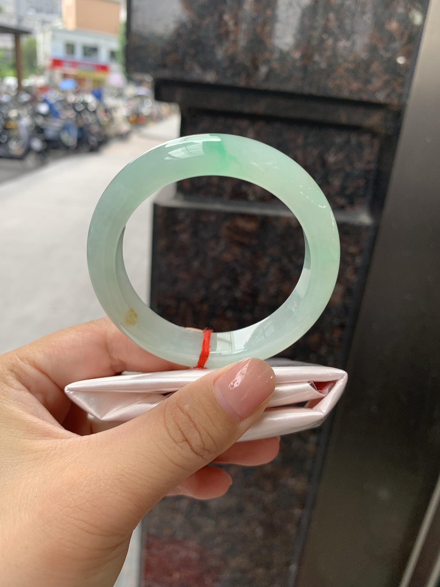 黄加绿正圈 50.9-12.2-8.3 0918-N1601 无裂，打灯一丝棉线，不影响