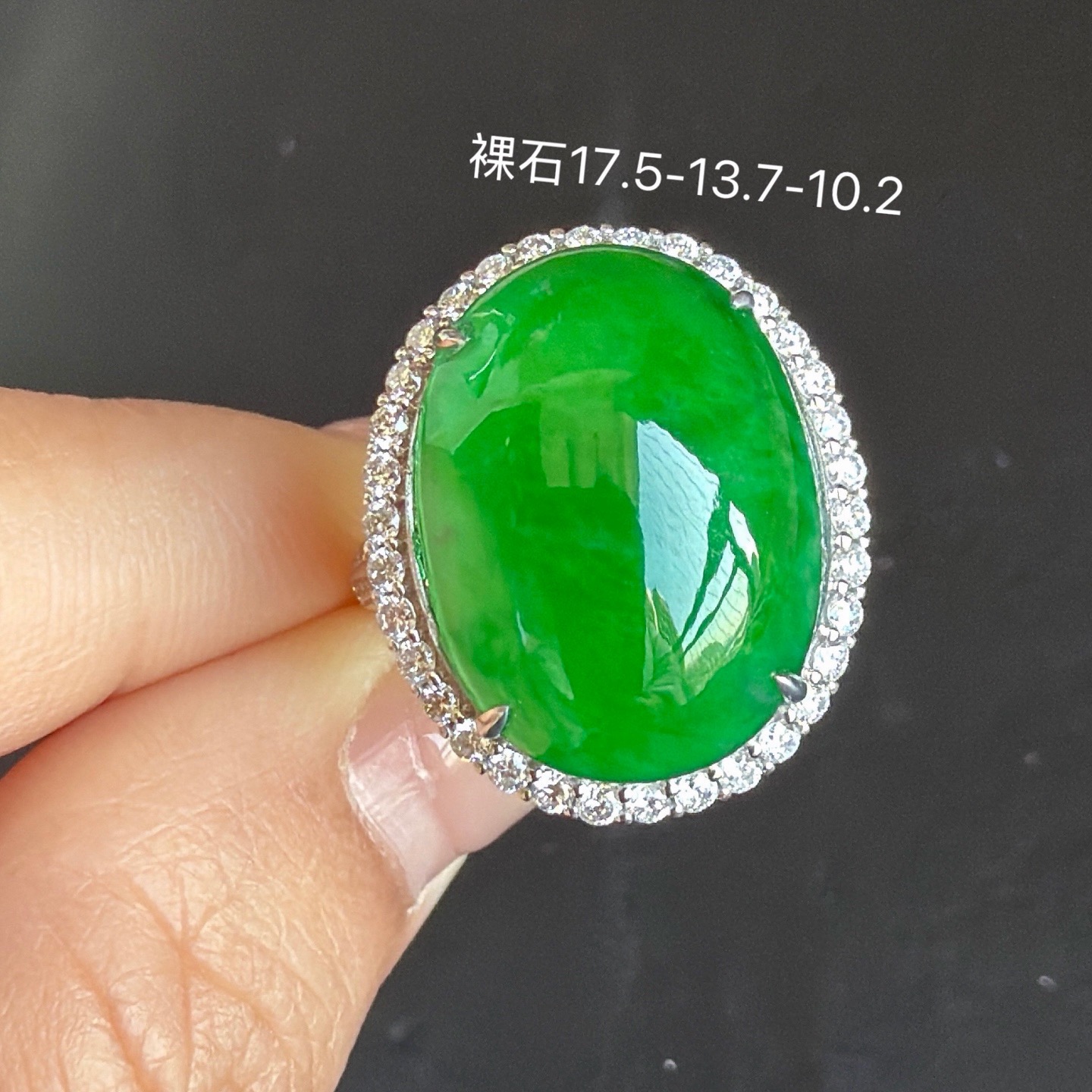 满色辣绿大蛋面戒指 细腻水润 豪华镶 品质杠杠滴 无裂