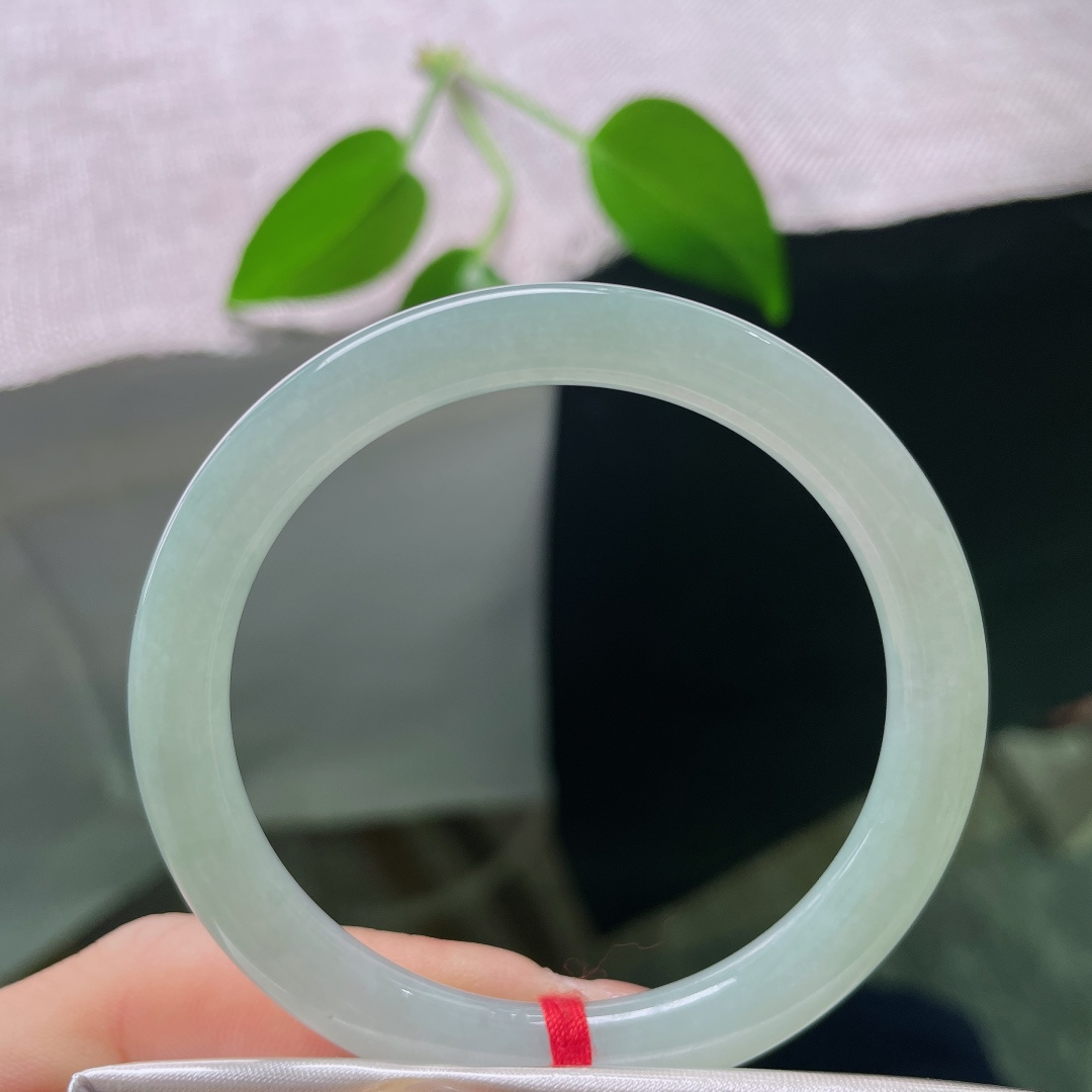 50.9/7.4，绿底圆条，无裂，底色均匀顺滑，没有杂色，简约大气，日常百搭。ss58814a